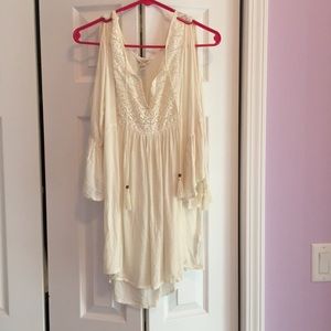 Open shoulder flowy summer top
